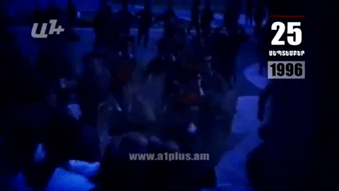 Օրացույց․ 25-ը սեպտեմբերի․ Ժողովուրդն անցնում է գրոհի՝ տապալելով խորհրդարանի երկաթյա ճաղերը