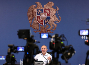 Страну выводит из кризиса не Католикос и бывшие президенты, а власти: Кочарян