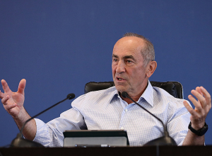 Эти власти идут на капитуляцию, и их нужно сменить