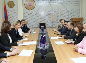 Министр труда и социальных вопросов принял представителей Всемирного банка