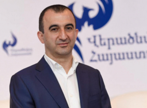 Մխիթար Զաքարյանը վայր է դնում պատգամավորական մանդատը