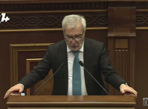 Անհրաժեշտ է ոտքի կանգնել․ Եռաբլուրում թաղվածները ոչ մեկի սեփականությունը չեն․ Անդրանիկ Քոչարյան