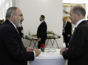 Նիկոլ Փաշինյանը կարճատեւ զրույց է ունեցել Գերմանիայի կանցլեր Օլաֆ Շոլցի հետ