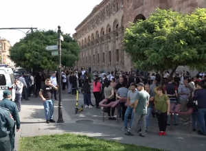 Փեթակն այսօրվանից փակ է․ աշխատակիցների ակցիան՝ Կառավարության մոտ. Ուղիղ