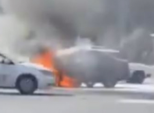 Արշակունյաց պողոտայում ավտոմեքենա է այրվում