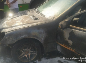 «Հայրենիք» կինոթատրոնի մոտակայքում այրվել է ավտոմեքենա