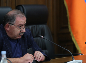 Ինքնասիրություն, արժանապատվություն չկա՞․ Վարդանյանը՝ քաղաքական գործիչներին