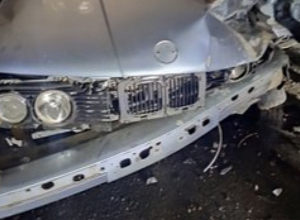 Աշտարակում «BMW»-ն բախվել է կայանած «Kia sorento»-ին․ կան տուժածներ