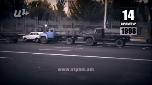 Календарь. 14 октября: Виноградари окружили Национальное собрание загружеными автомобилями