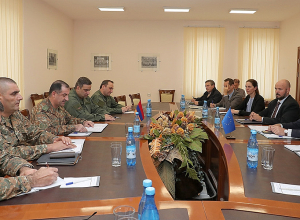 ՀՀ ԶՈՒ ԳՇ պետը ԵՄ տեխնիկական գնահատման առաքելության անդամներին է ներկայացրե ադրբեջանական ագրեսիայի արդյունքում ստեղծված իրավիճակը