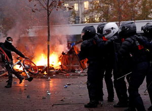 Փարիզում ապրուստի թանկացման դեմ զանգվածային ցույցեր են