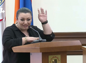 Պարոն Ավինյան, կոնդեցին ձեզ ատում ա․ դեմն առեք․ Անի Խաչատրյան