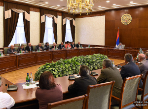 Արայիկ Հարությունյանը հանդիպում է ունեցել Արցախի նորաստեղծ հանրային խորհրդի կազմի հետ