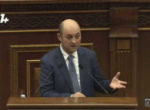 Что делает наш спутник?