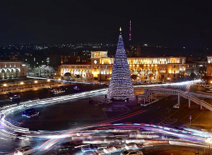 Վառվում են Հանրապետության գլխավոր տոնածառի լույսերը․ ուղիղ