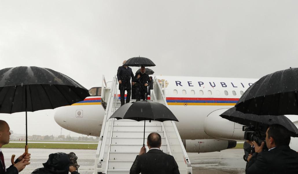 Փաշինյան ինքնաթիռ անձրևանոց