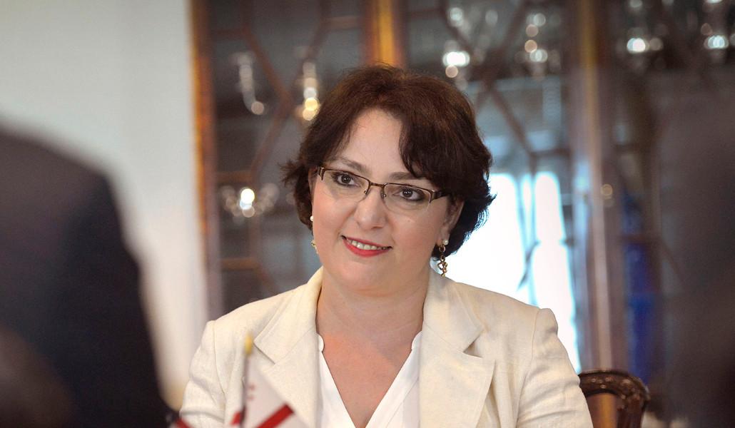 Tinatin_Tina_Khidasheli-Fe