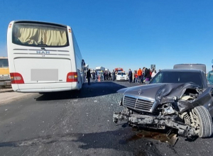 Արարատի մարզում տուրիստական ավտոբուսը բախվել է մարդատար ավտոմեքենային․ կան տուժածներ