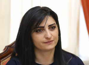 На данный момент ни одна из фракций НС не выдвинула кандидата на должность Омбудсмена РА: Т. Товмасян