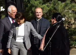 Նիկոլ Փաշինյանն ու նախագահը ներկա են Դուրյանի հուշարձանի բացման արարողությանը