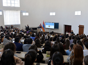 Վահագն Խաչատուրյանը Հայաստանի պետական տնտեսագիտական համալսարանում հադես է եկել դասախոսությամբ