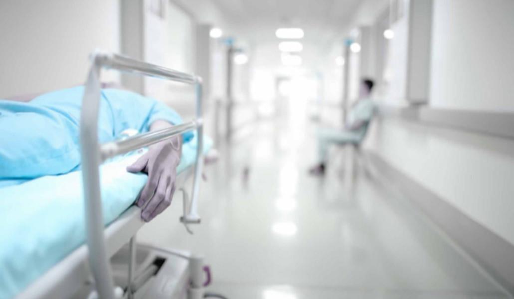 հիվանդանոցում երիտասարդ