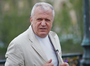 Ինչու է արգելվել Նվեր Մնացականյանի մուտքը Համալիր