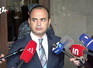 Я лично поехал, пригласил Католикоса, уговаривал его два часа, также ездил в Бейрут, чтобы пригласить его, но не получилось