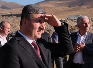 Գնել Սանոսյանը չգիտի, թե ինչո՞վ են զբաղված ՀՀ տարածք ներխուժած ադրբեջանցիները․ Առավոտ