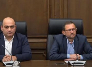 Именно Пашинян преподносит публике азербайджанские тезисы: депутаты от альянса Армения