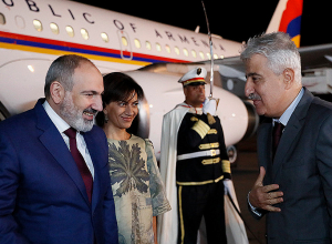 Ինչպես են դիմավորում Փաշինյանին ու տիկնոջը Թունիսում