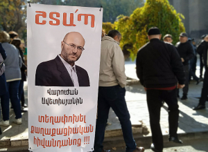 Վարուժան Ավետիսյանին հիվանդանոց տեղափոխելու պահանջով նստացույց և երթ. Ուղիղ