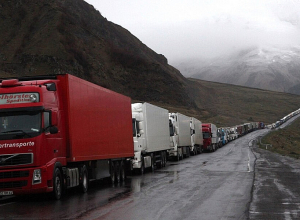 Վերին Լարսի մոտ հերթում 2 608 բեռնատար սպասում է Վրաստանի սահմանն անցնելուն