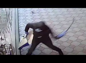 Բջջային հեռախոսների գողություններ Էջմիածնում