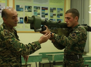 Հայկական արտադրության հրաշալի «Ասեղ» վարժասարքով կուրսանտները սովորում են կրակել «Իգլա» համալիրից