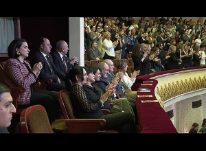 Փաշինյանը տիկնոջ հետ ներկա է գտնվել Զինվորի տանը բուժվող զինվորների աջակցությանը նվիրված համերգին