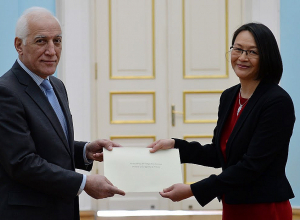 Նախագահ Վահագն Խաչատուրյանին հավատարմագրերն է հանձնել Հայաստանում Նոր Զելանդիայի նորանշանակ դեսպանը