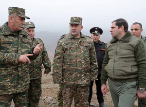 Папикян посетил боевые позиции