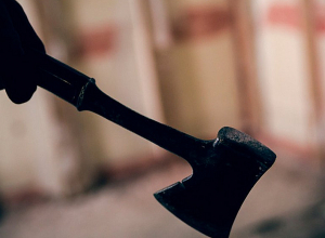 Արգավանդում տղամարդը կացնով հարվածել ու կտրել է քնած որդու մատները