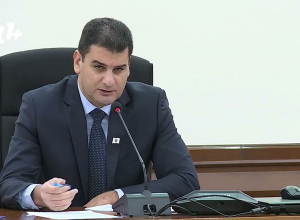 Эти сплетни тоже прекратите, и плохо, что вы не в курсе