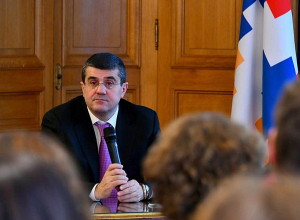 Президент Арутюнян провёл в Париже пресс-конференцию, дал интервью телеканалу «France-24»