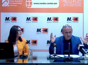 Ոստիկանները վերարկուն գցում են գլխին ու սկսում բռնությունները, հետո էլ  պատռում թմբկաթաղանթները