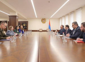 Сурен Папикян представил Линн Трейси последние события в регионе