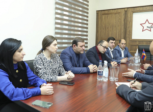ՀՀ ԱԺ «Պատիվ ունեմ» խմբակցության ներկայացուցիչները  հանդիպել են Դավիթ Բաբայանի հետ