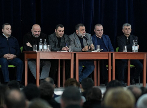 Պետք է գտնենք խելացի լուծումներ ու պատրաստ լինենք պայքարի. Ռ․ Վարդանյանը հանդիպումներ է ունեցել Մարտակերտում