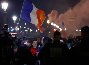 Потерпевшую поражение сборную Франции тепло встретили в Париже