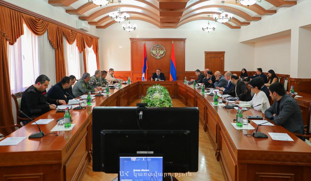 նիստ