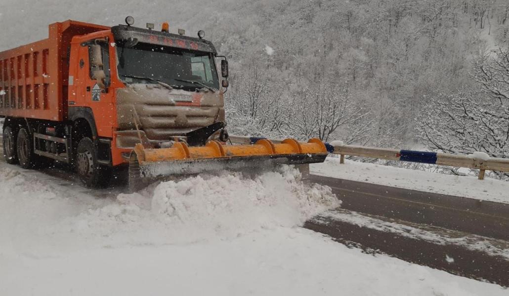 Roads, snow