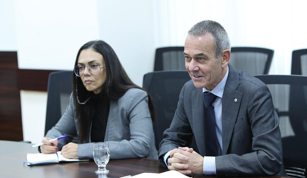 հանդիպում..