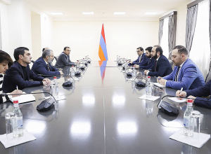 Арарат Мирзоян встретился с делегацией Арцаха